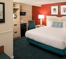 Pleasant View Inn Room