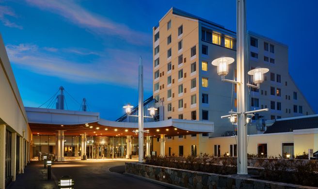 Newport Harbor Island Resort Exterior