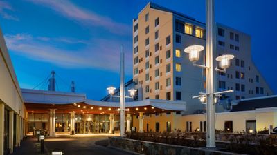 Newport Harbor Island Resort