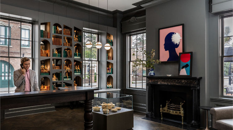 Mills House Charleston, Curio Collection Lobby