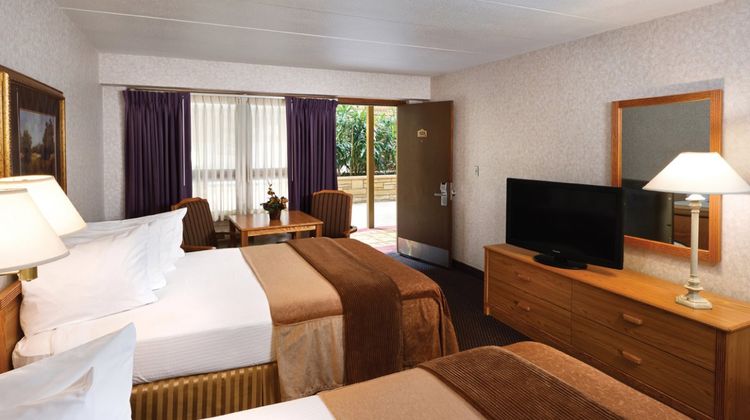 AmericInn by Wyndham Watertown Room