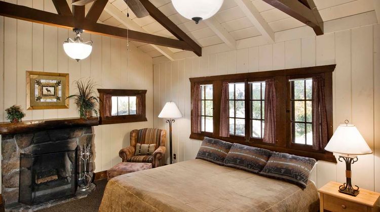 Sylvan Lake Lodge Room