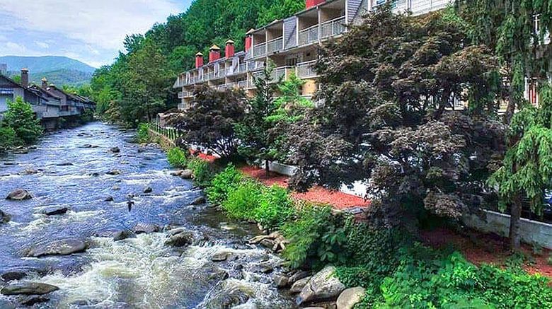 Gatlinburg River Inn Exterior