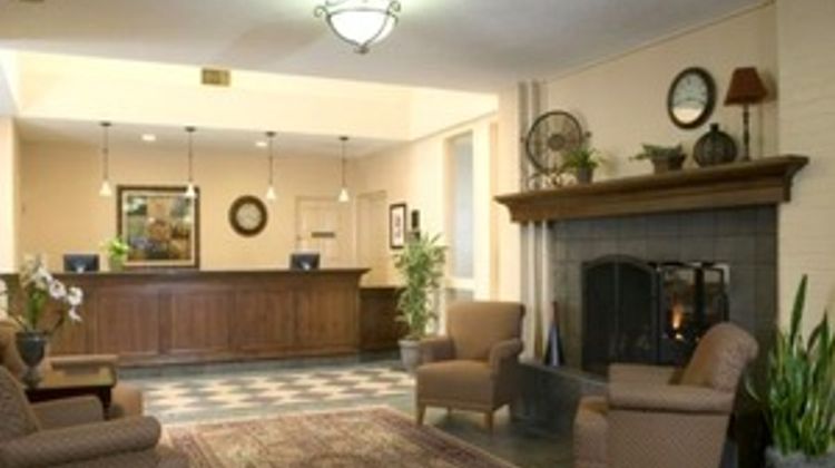 Hawthorn Suites Arlington/DFW South Lobby