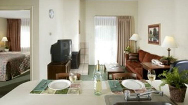 Hawthorn Suites Arlington/DFW South Suite