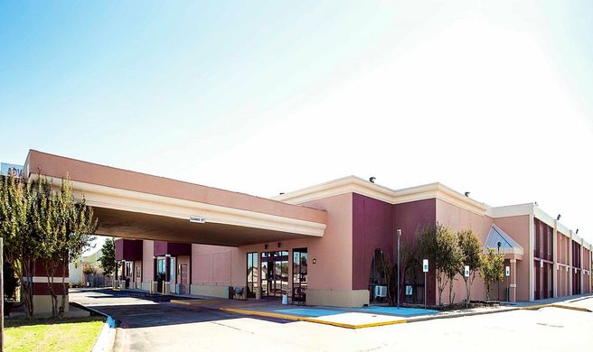 Express Inn & Suites Exterior