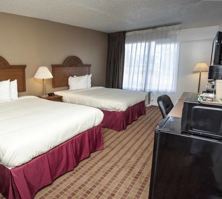 Express Inn & Suites Room