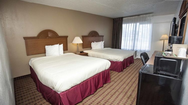 Express Inn & Suites Room