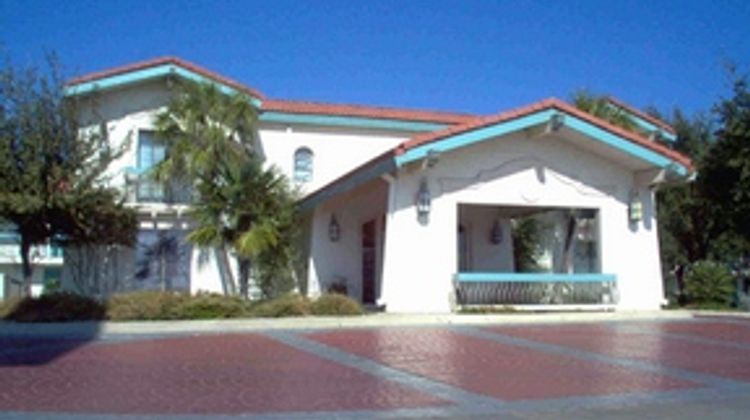 Super 8 by Wyndham Eagle Pass Exterior