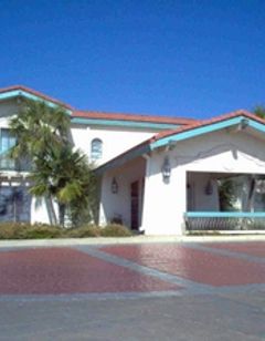 Super 8 by Wyndham Eagle Pass