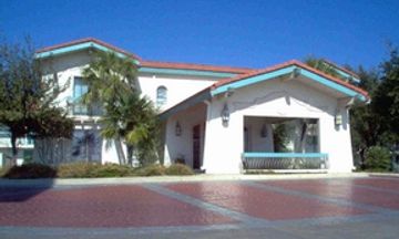 Super 8 by Wyndham Eagle Pass