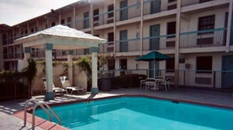 <b>Studio 6 Ft Worth West Medical Center Pool</b>