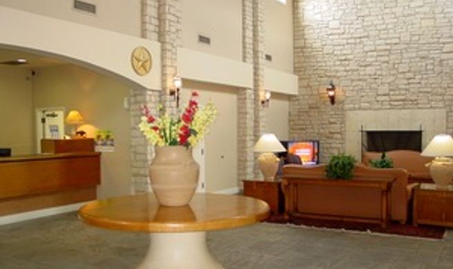 Amerihome Inn & Suites Lobby