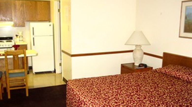 <b>Amerihome Inn & Suites Room</b>