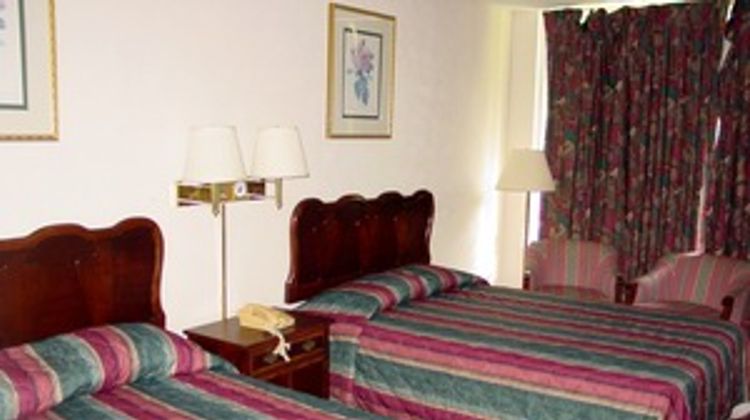 Amerihome Inn & Suites Room