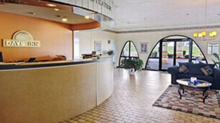 Executive Inn Mt Pleasant Lobby
