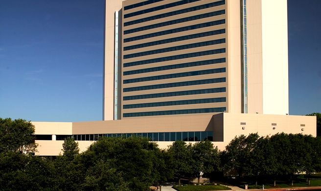 Sheraton Arlington Hotel Exterior