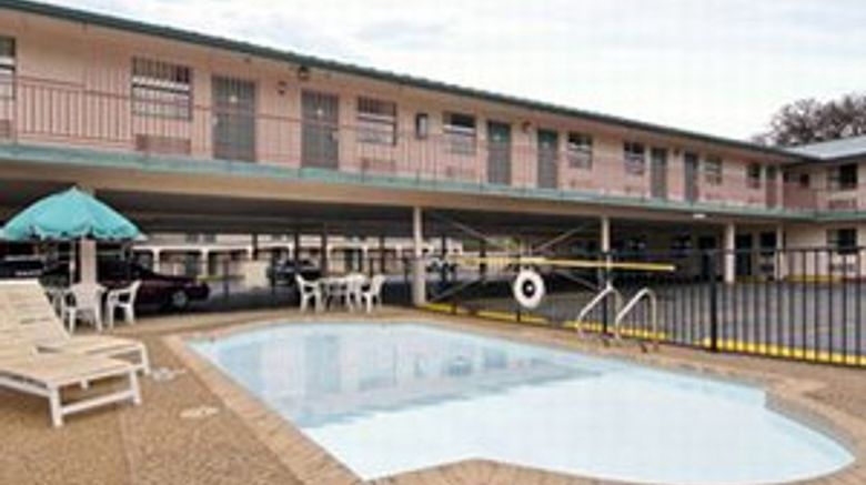 <b>Days Inn Austin/University/Downtown Pool</b>