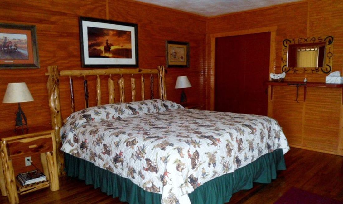 Twin Elm Guest Ranch Room