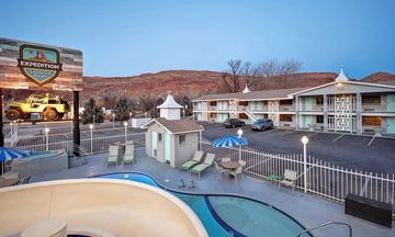 Expedition Lodge