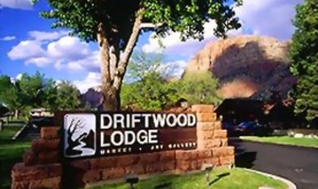 Driftwood Lodge Exterior