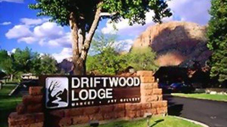 Driftwood Lodge Exterior