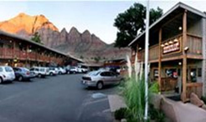 Pioneer Lodge Exterior