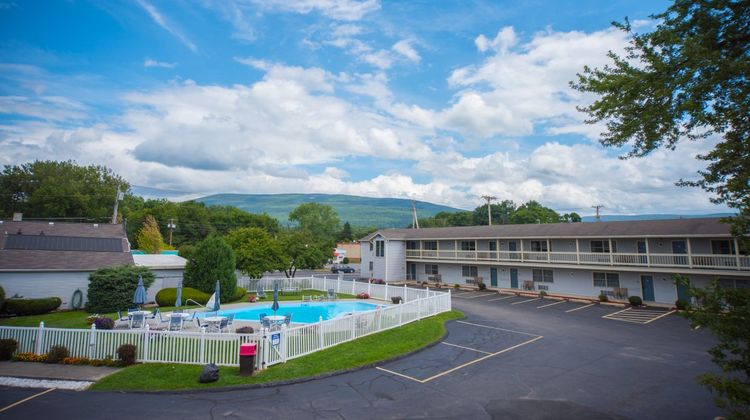 New Englander Inn Bennington Pool