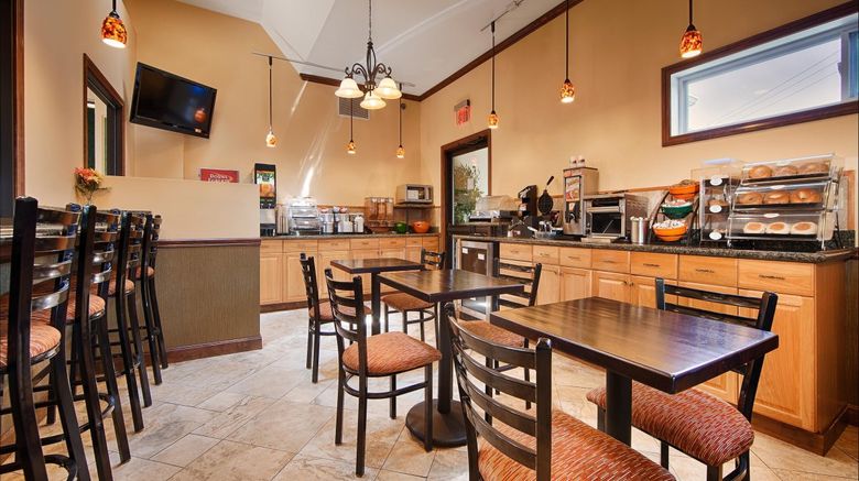 <b>New Englander Inn Bennington Restaurant</b> <b>New Englander Inn Bennington Restaurant</b>