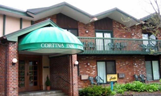 Cortina Inn & Resort Exterior