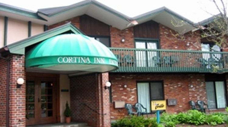 Cortina Inn & Resort Exterior