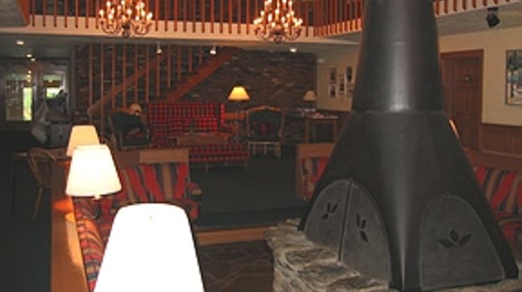 Cortina Inn & Resort Lobby