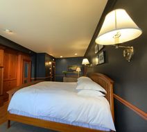 Four Columns Inn Room