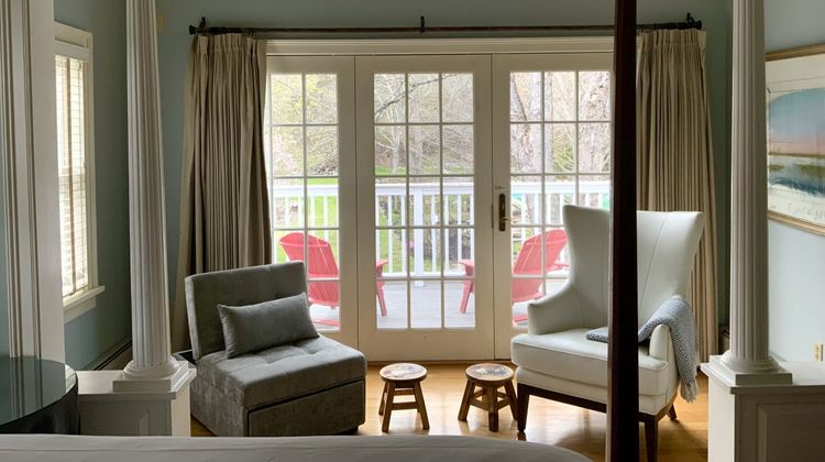 Four Columns Inn Room
