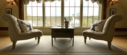 Four Columns Inn Room