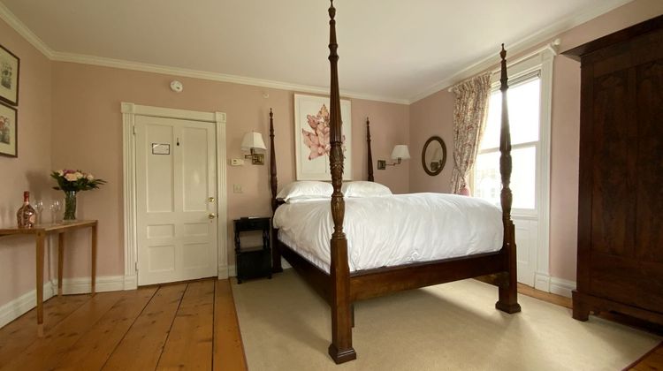 Four Columns Inn Room