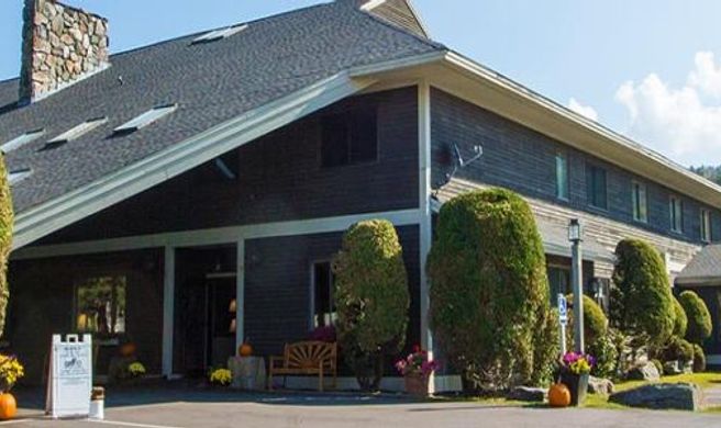 Commodores Inn Exterior