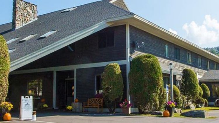 Commodores Inn Exterior