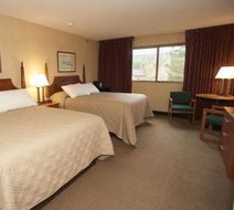 Commodores Inn Room