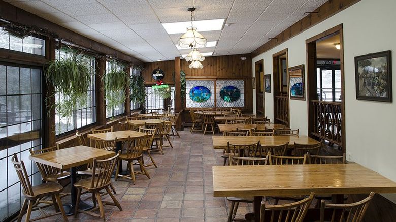 <b>Summit Lodge Restaurant</b>