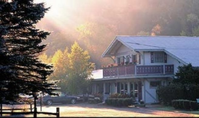 Sun & Ski Inn and Suites Exterior
