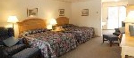 Sun & Ski Inn and Suites Room