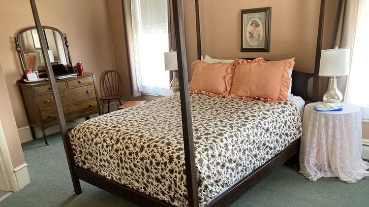 Historic Brandon Inn Room