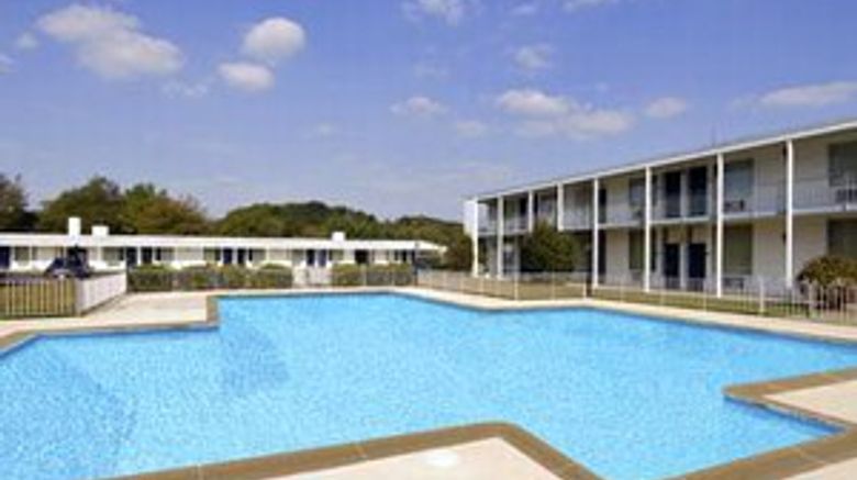 <b>Howard Johnson Inn Daleville/Roanoke N Pool</b>