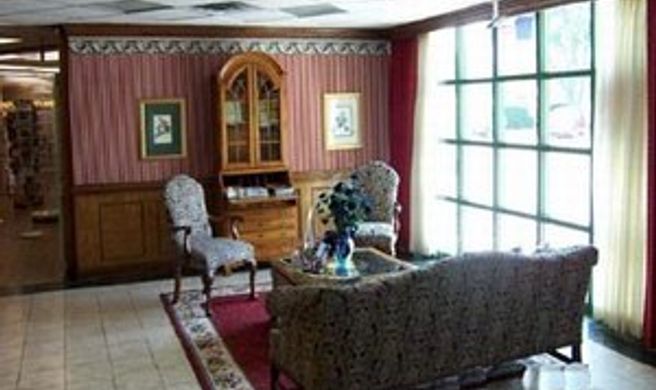 Travelodge by Wyndham Petersburg Lobby