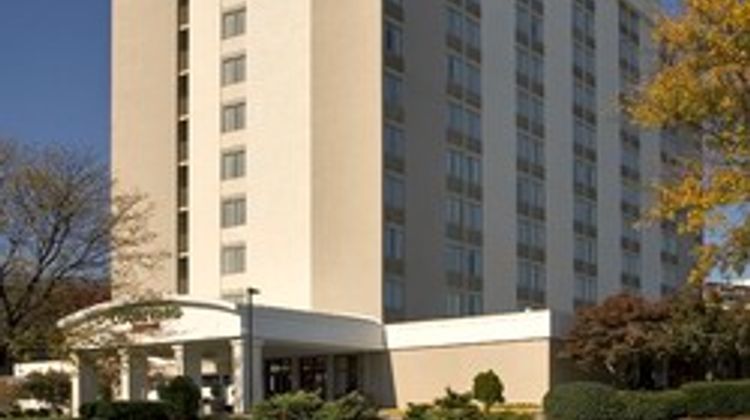 Hotel Pentagon South Exterior