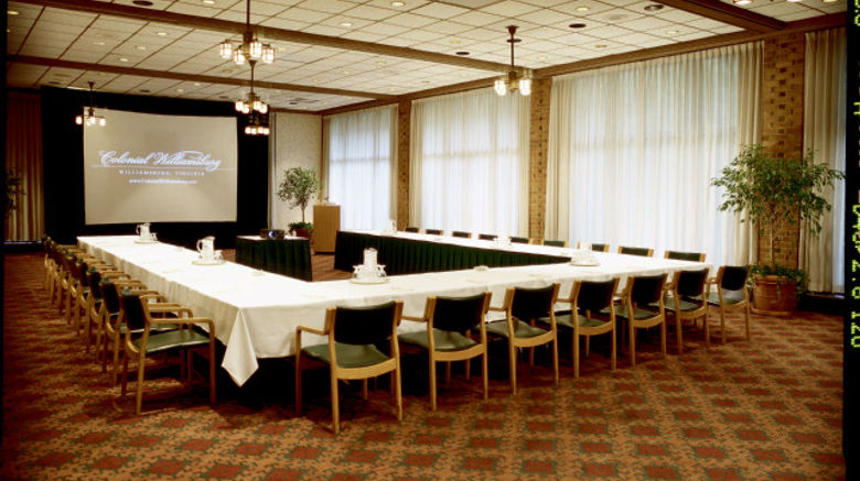 <b>Williamsburg Woodlands Hotel & Suites Meeting</b>