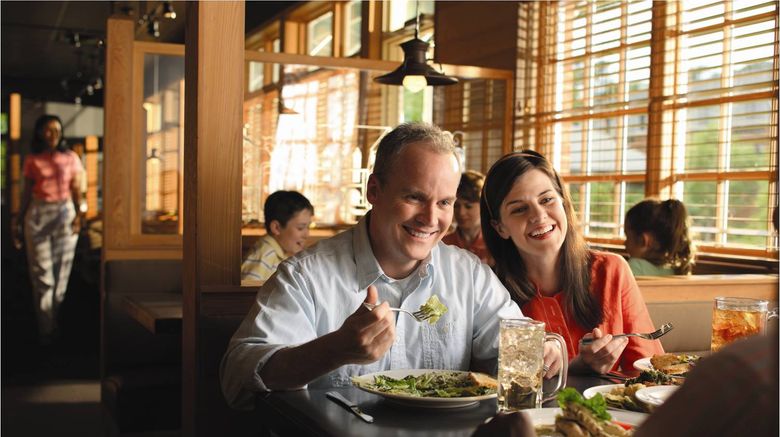 <b>Williamsburg Woodlands Hotel & Suites Restaurant</b>