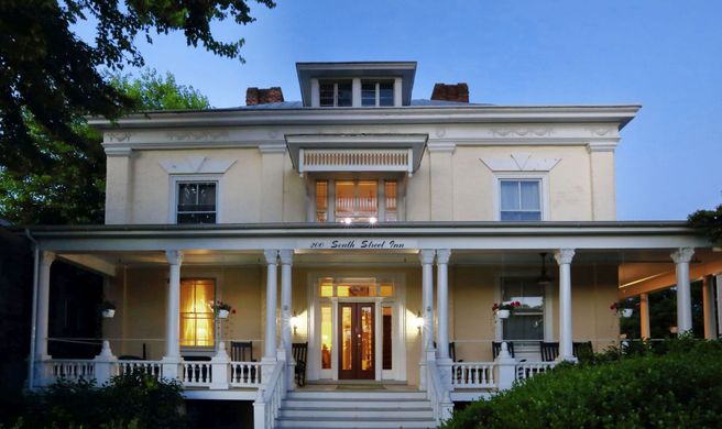 200 South Street Inn Exterior