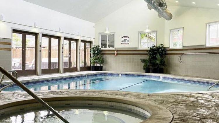 Earthbox Inn & Spa Pool